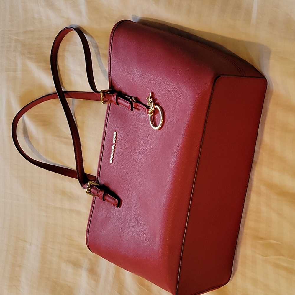 Michael Kors Jet Set bag in Scarlet